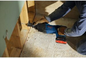 Read more about the article The Ultimate Reciprocating Saw Comparison: 6 Top Brand Models You Should Consider